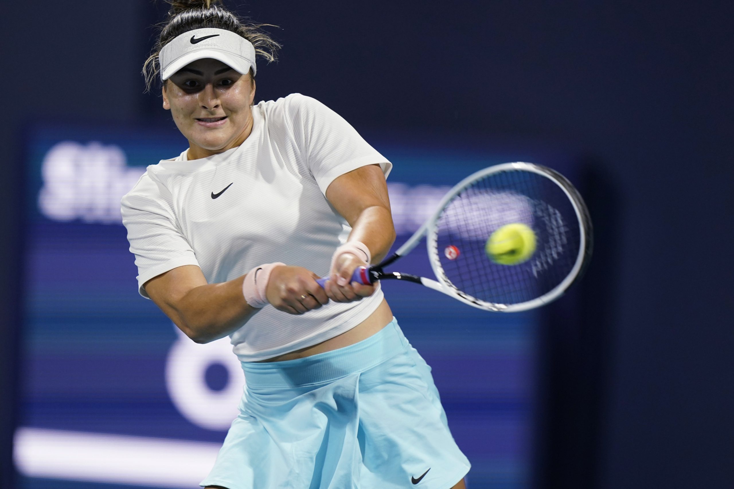 Canada S Bianca Andreescu Injured In Loss To Ash Barty In Miami Open Final