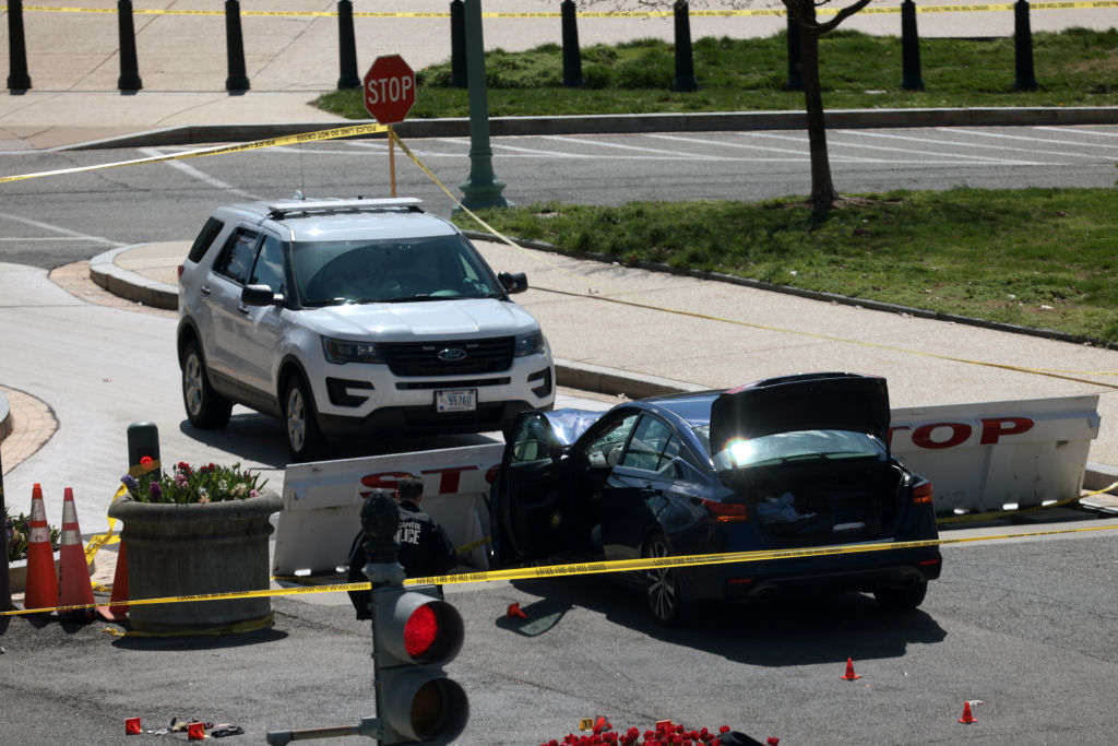 Police Officer Suspect Dead After Car Rams Into Us Capitol Barricade Citynews Montreal 1187