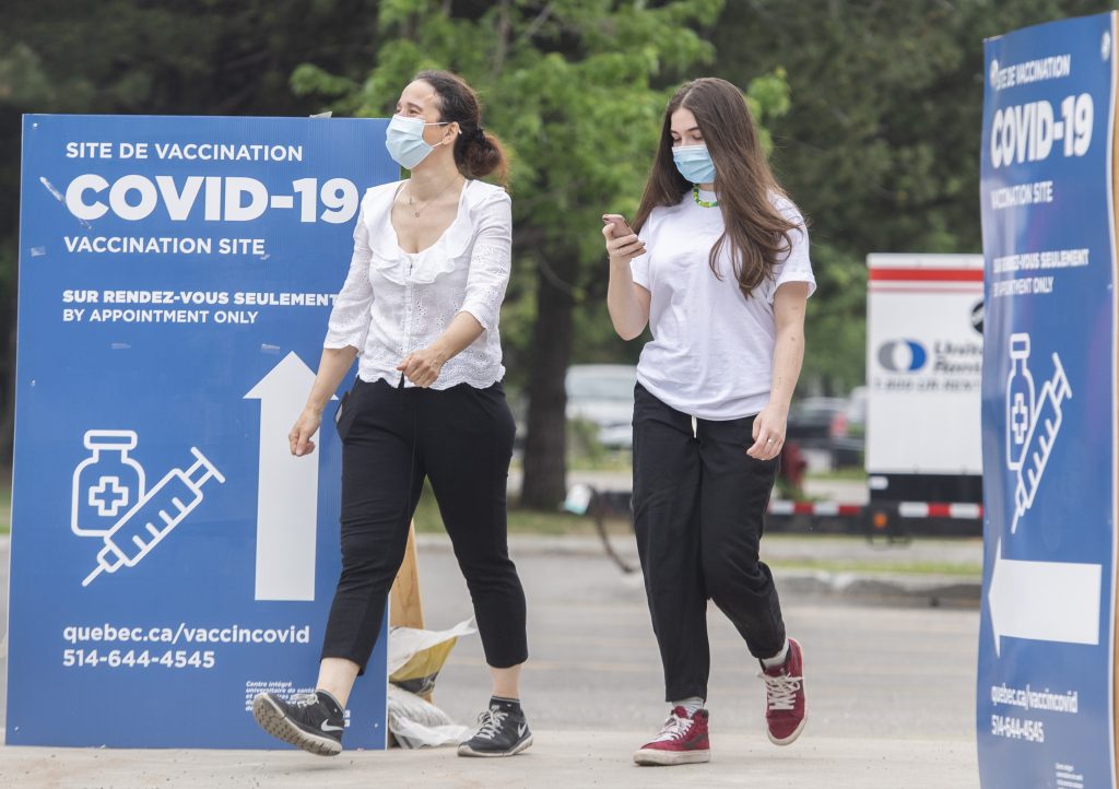two women walk into a covid-19 vaccination clinic