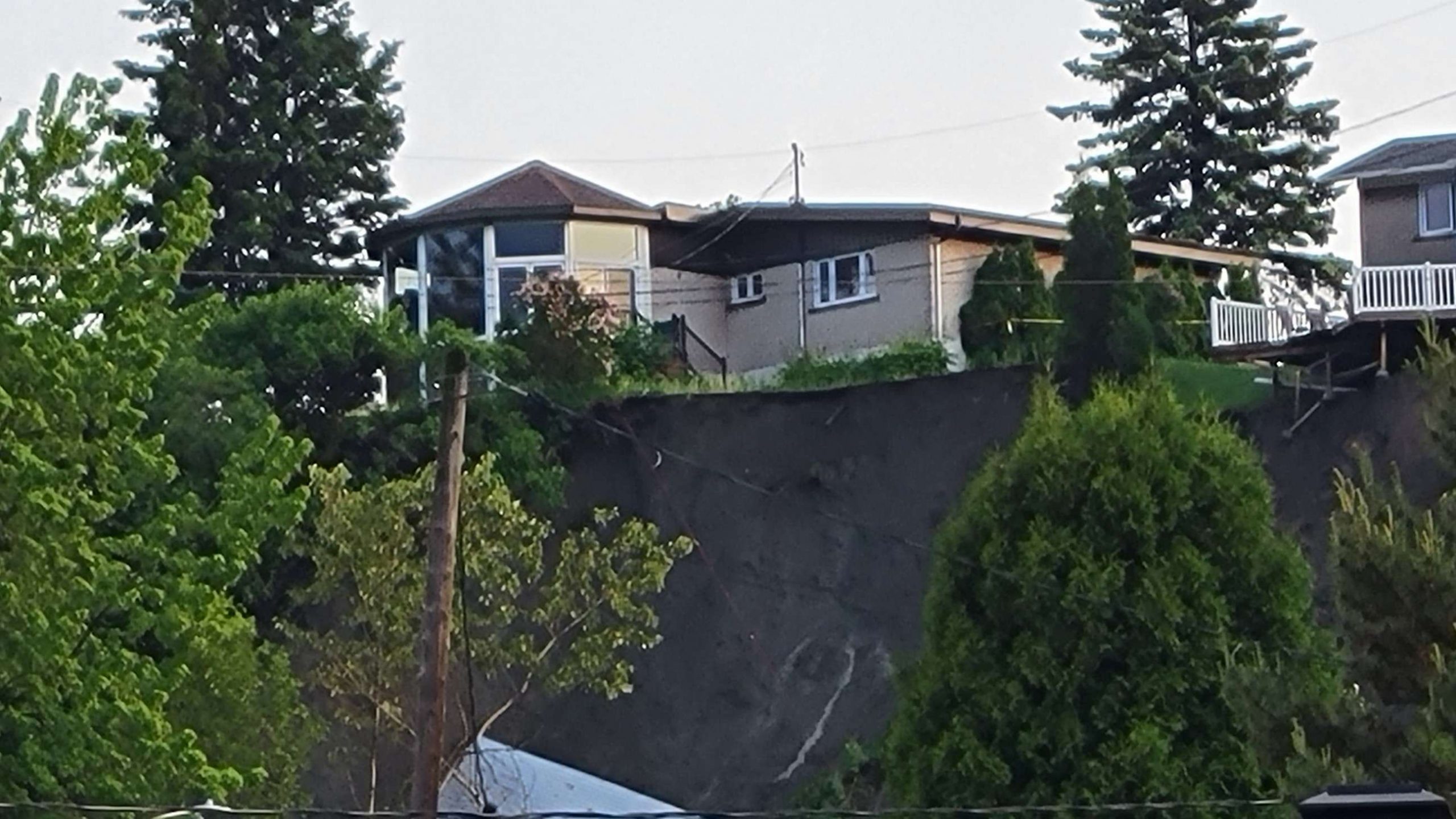 Saguenay residents fear losing everything amid threats of another landslide