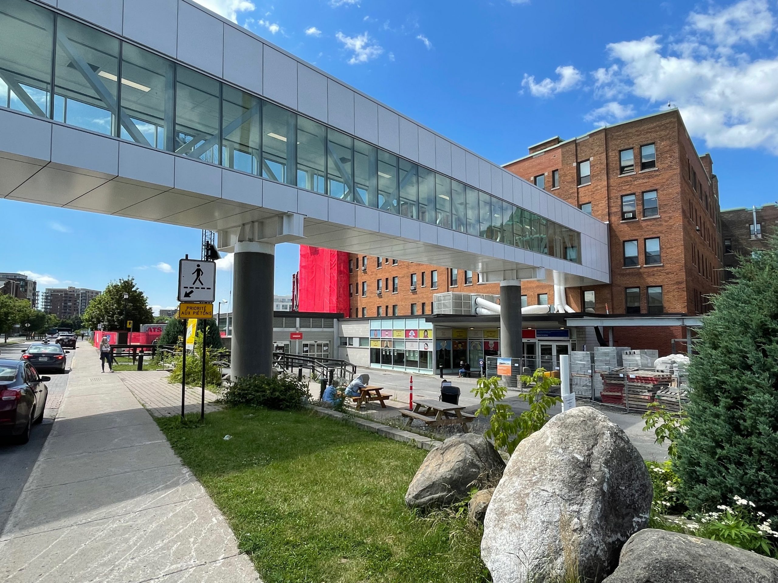 Patients at Verdun Hospital ER with expired health insurance cards