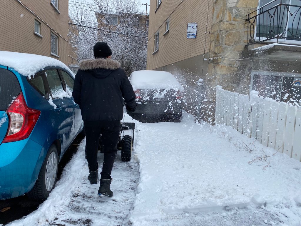 Montreal snow snowstorm Dec 16 2022 shovel shoveling snowblower