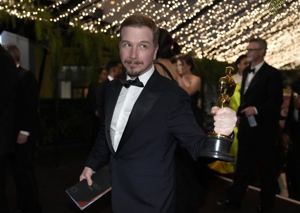 Oscars 2023 Montreal born Makeup Effects Artist Wins Best Makeup And Hairstyling For The Whale oscars-2023-montreal-born-makeup-effects-artist-wins-best-makeup-and-hairstyling-for-the-whale