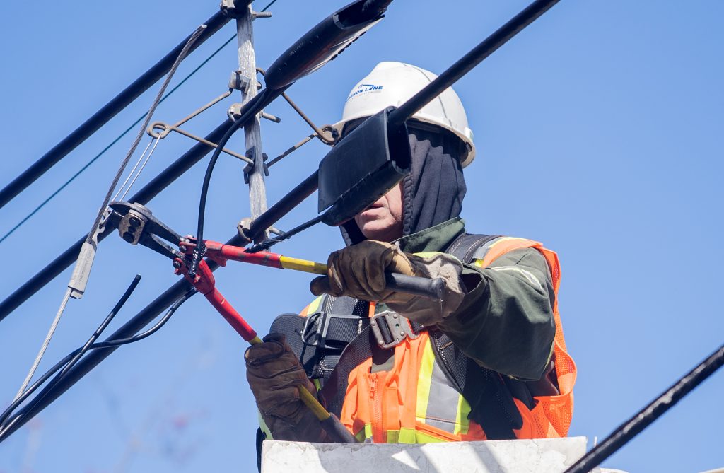 Nearly 50,000 people without power in Montreal’s West Island