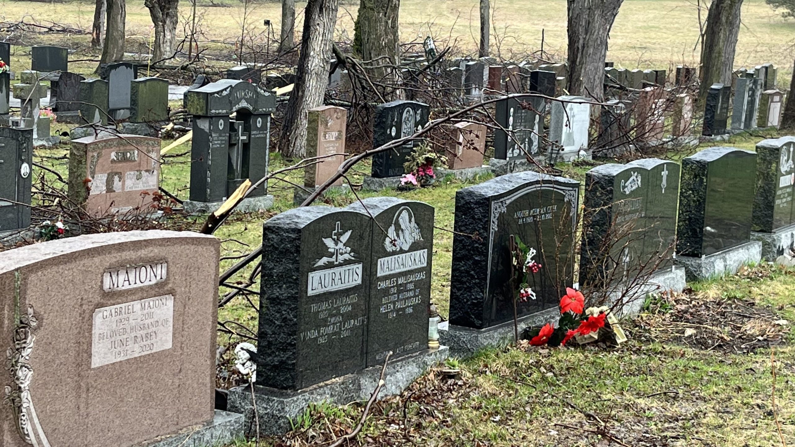 Montreal's NotreDamedesNeiges cemetery closed again amid Ice Storm