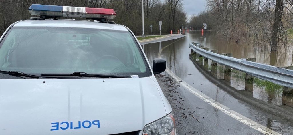 Montreal flooding Chemin de l’Anse a l’Orme in Kirkland