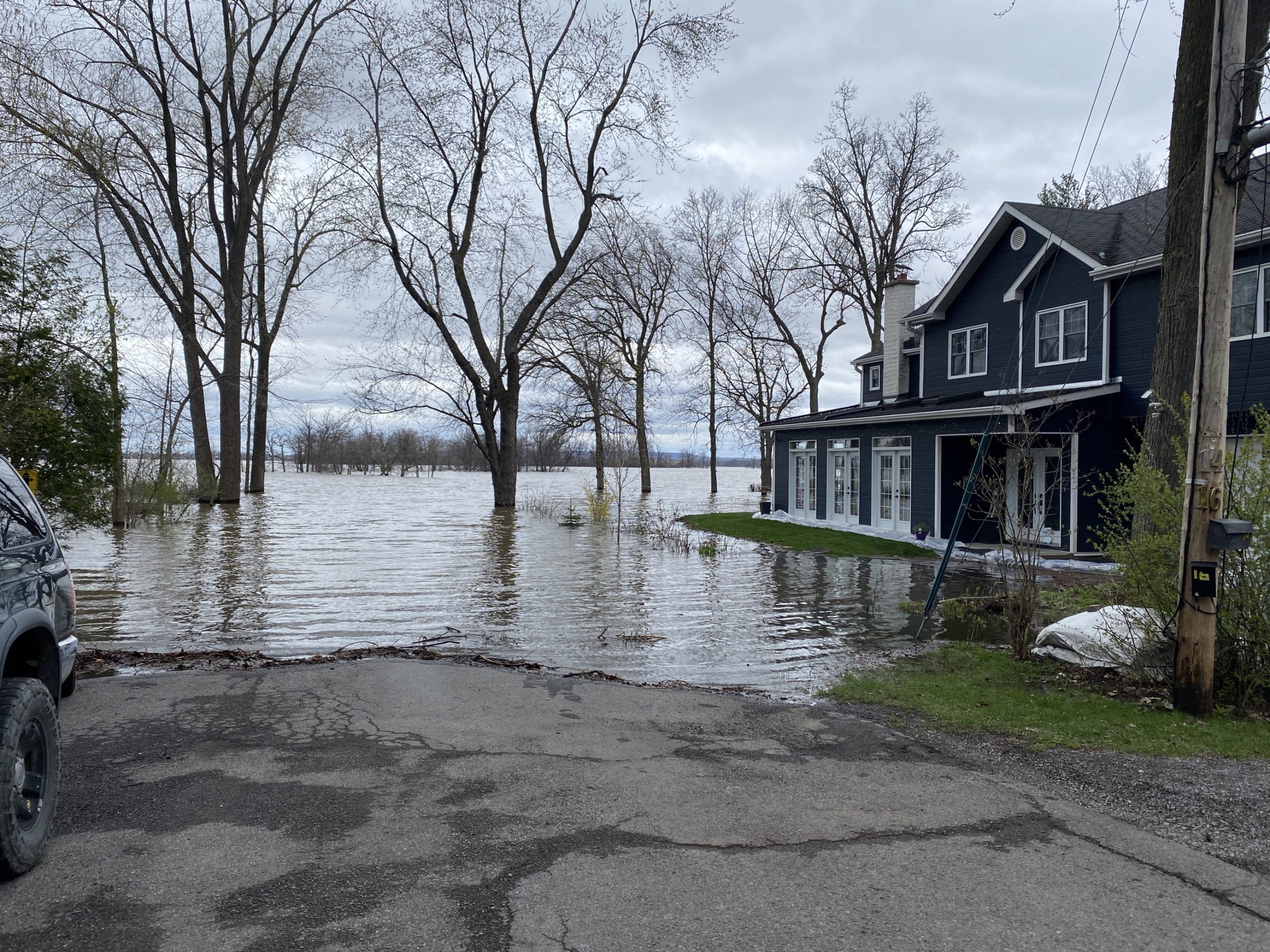 Quebec floods water surrounds homes in TerrasseVaudreuil, west of