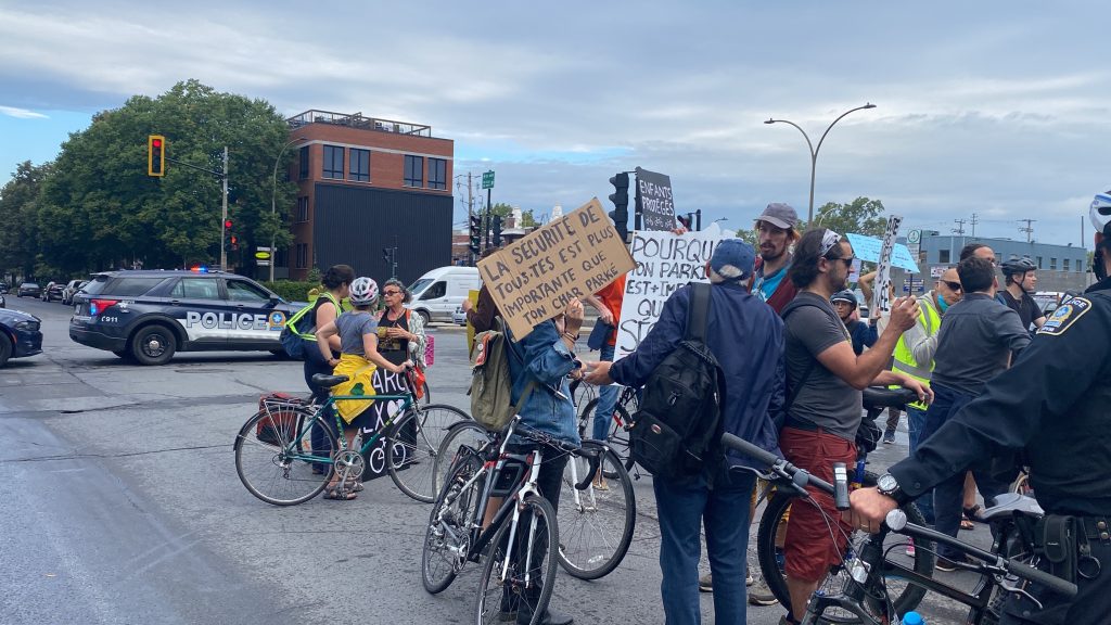 Carriles para bicicletas de protesta de extensión del parque de Montreal