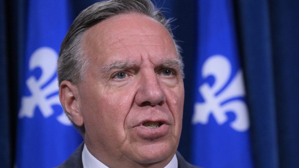 François Legault asks teachers to stop the strike for the children, union calls it "emotional blackmail"