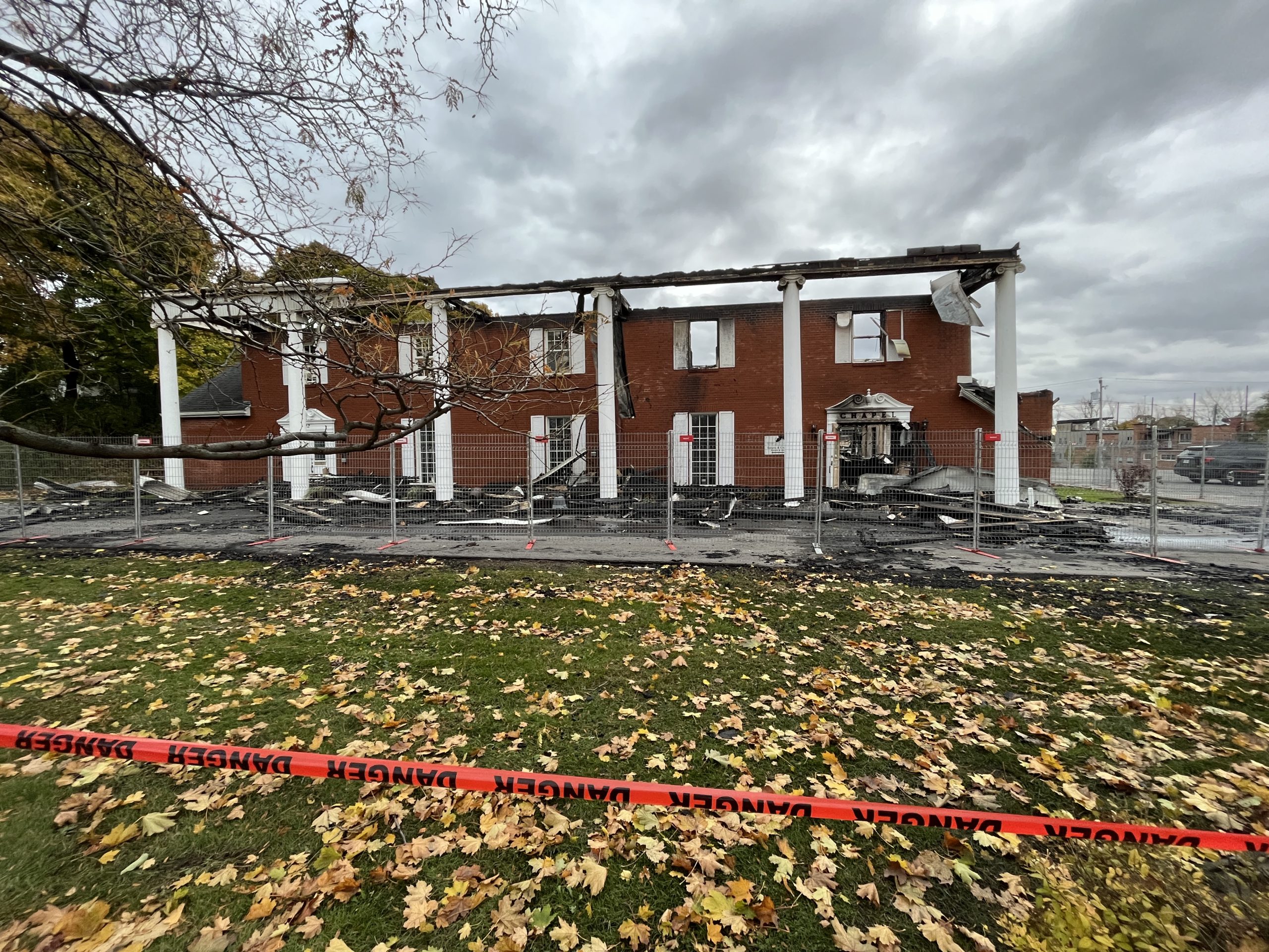 Devastating fire destroys Pointe-Claire funeral home