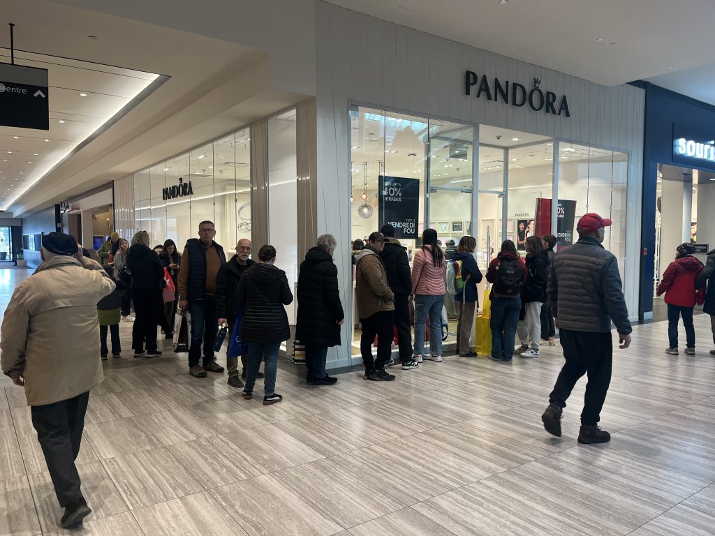 Line-up outside of a store in Fairview Pointe-Claire on Black Friday.