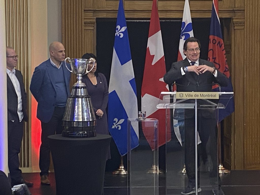 Montreal Alouettes at city hall to sign Golden Book