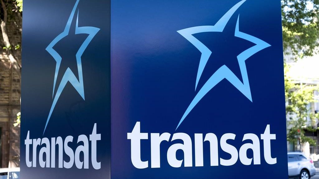 Air Transat flight dispatchers vote to strike in Montreal