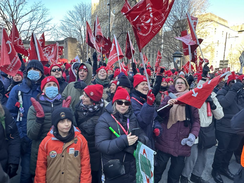 Los docentes de la FAE hacen huelga en Montreal