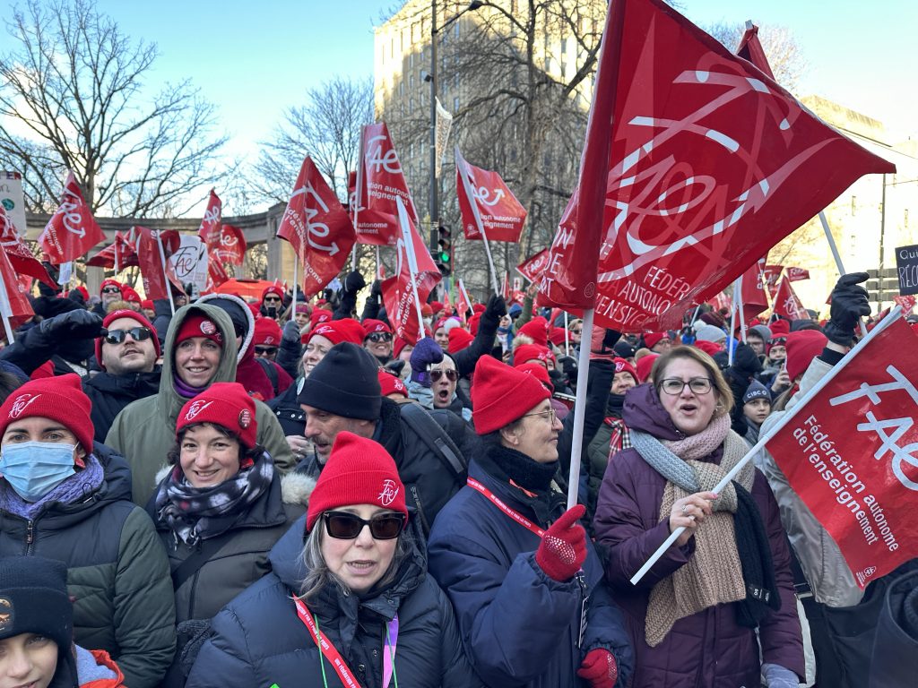 Los docentes de la FAE hacen huelga en Montreal