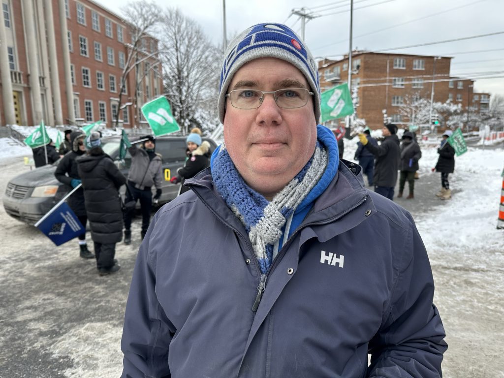 Teachers part of Common Front union picket outside EMSB headquarters - Dec. 8, 2023. (CREDIT: Gareth Madoc-Jones, CityNews Image)