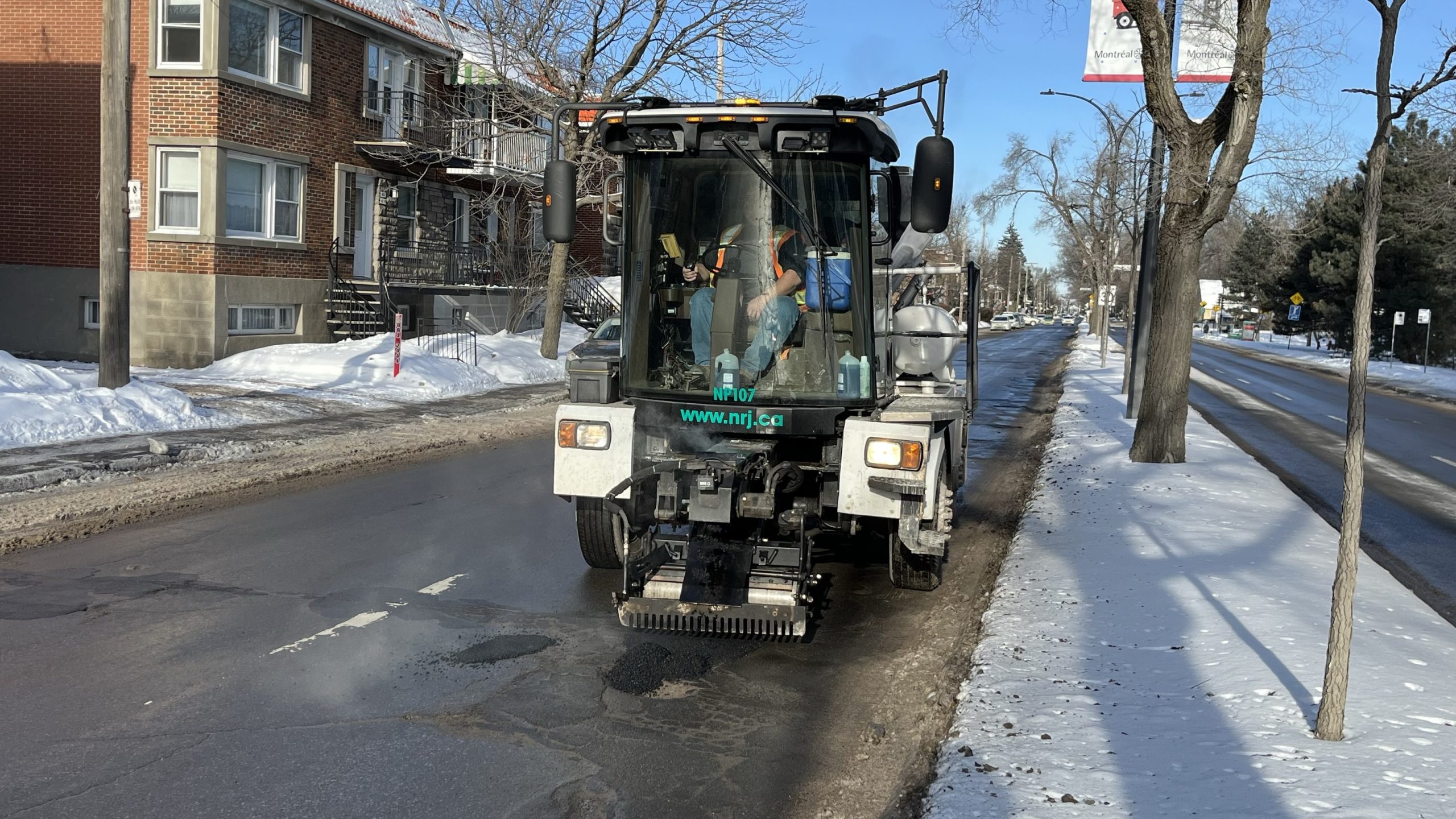 'Chasing potholes': City of Montreal on emergency pothole repair blitz | CityNews Montreal