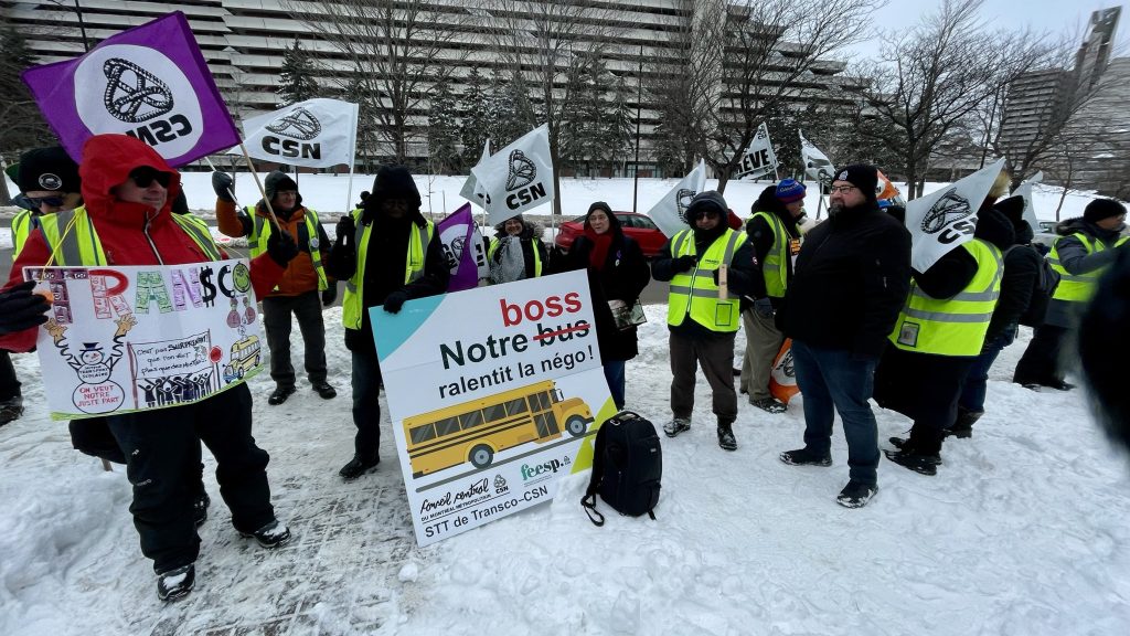 Transco school bus drivers still on strike as Quebec students return to class