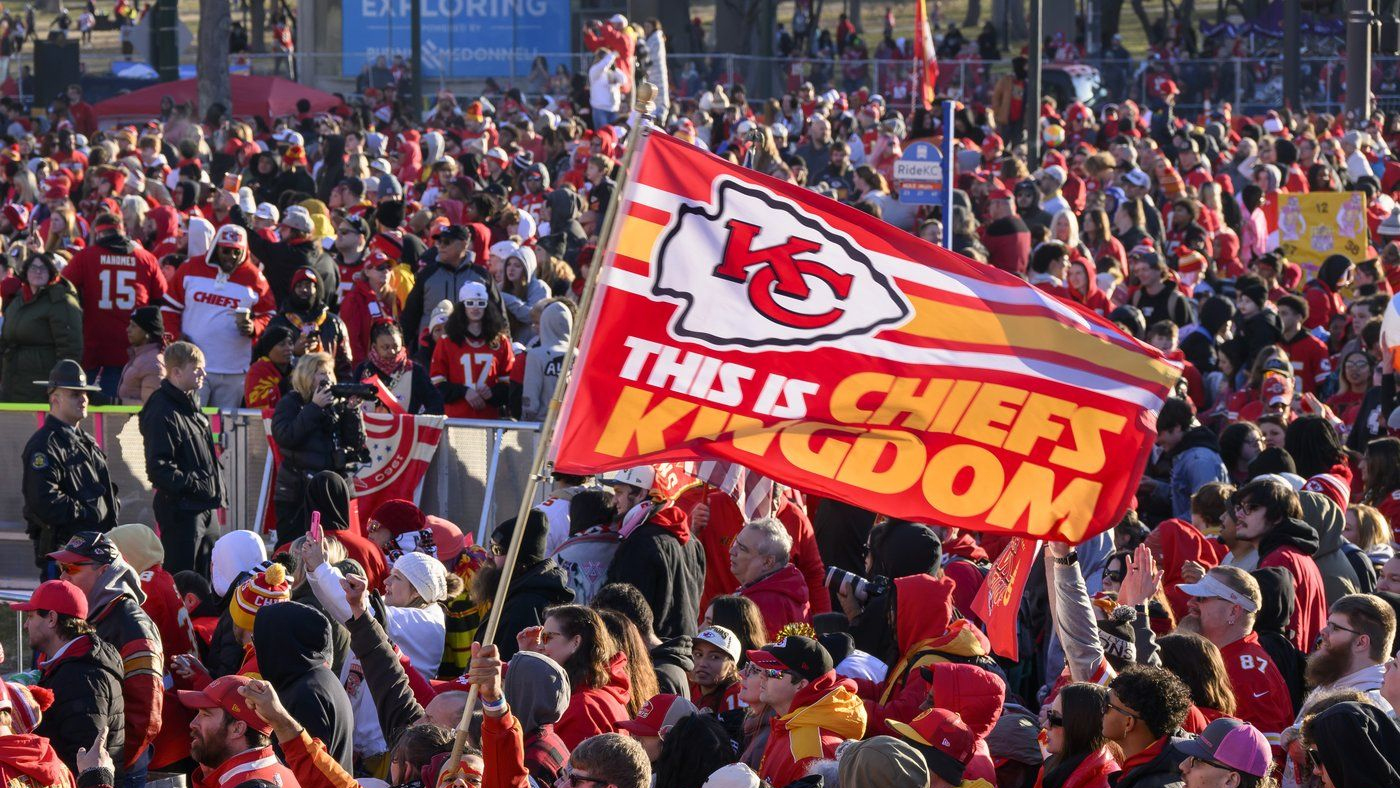 1 dead, dozens injured after shooting near Kansas City Chiefs' Super