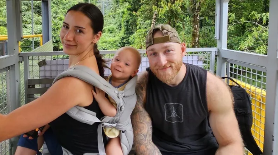 Jacob Flickinger con su esposa, Sandy Leclerc y su hijo de 18 meses.  (gofundme.com/f/relief-fund-for-jacob-flickingers-family)