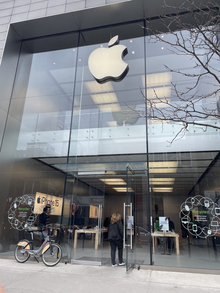 Apple store set to move in downtown Montreal