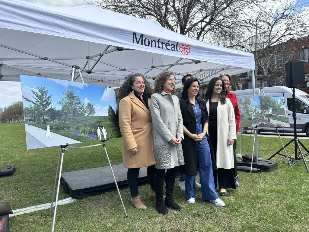La alcaldesa de Montreal, Valérie Plante, y la alcaldesa de Verdún, Marie-Andrée Mauger.