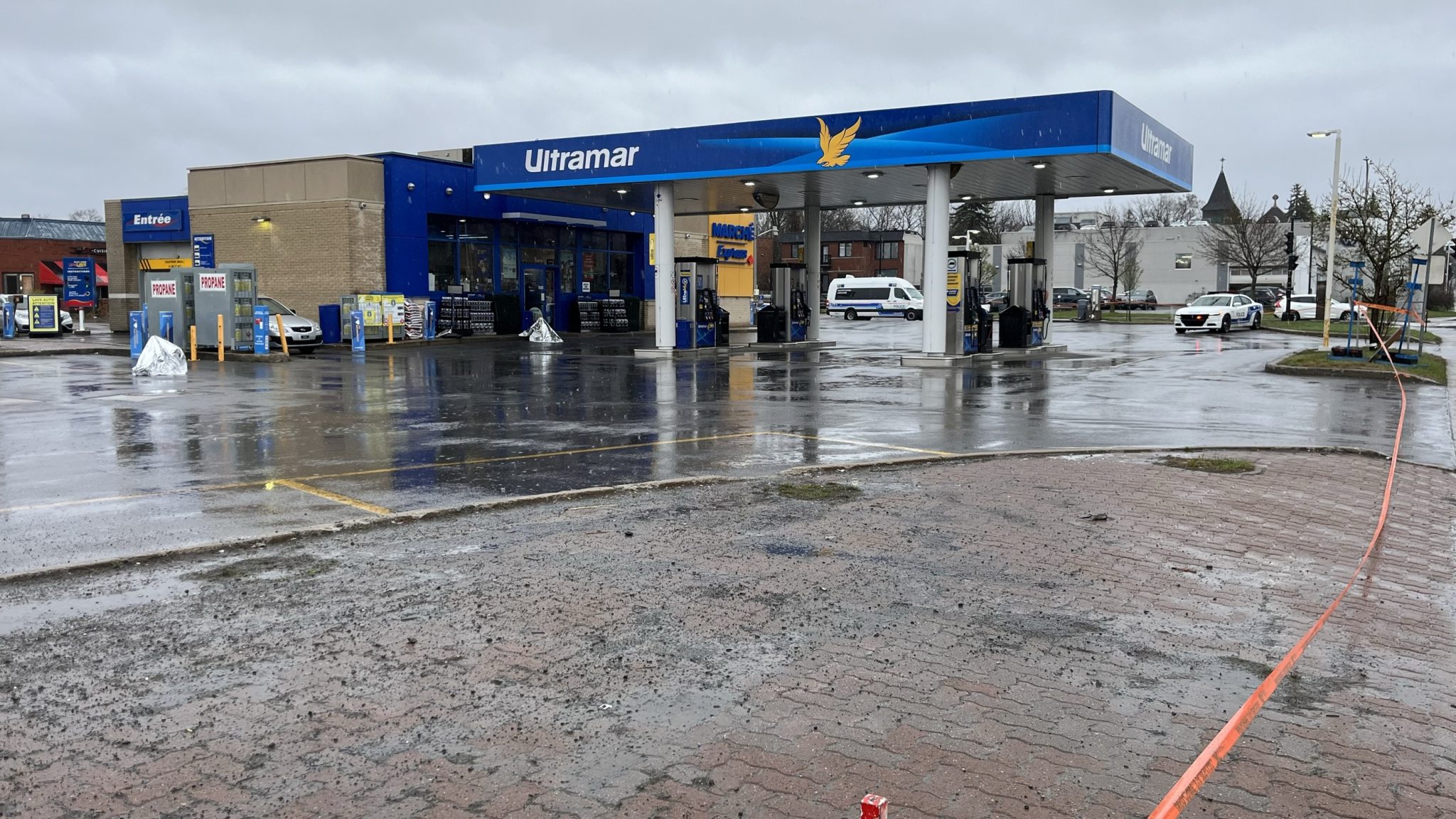 Gas station employee stabbed in SaintLaurent