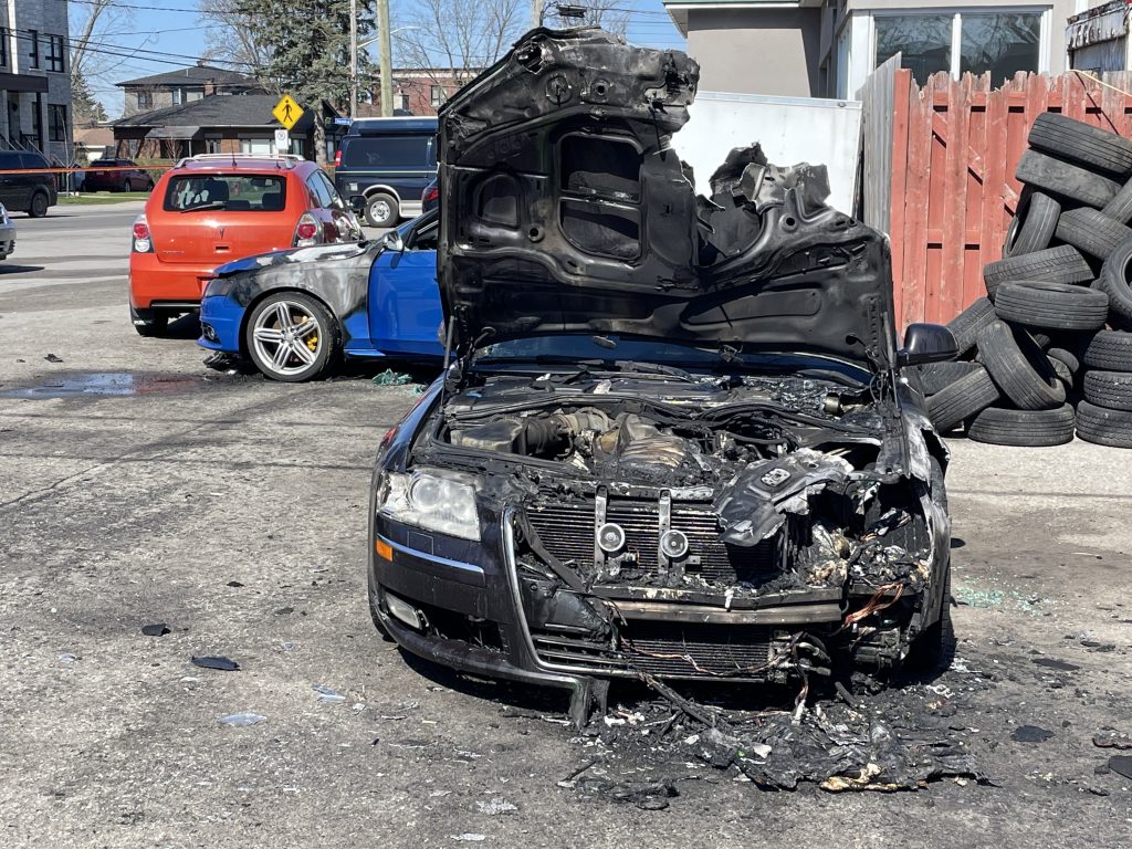 Three vehicles set on fire in Saint-Hubert