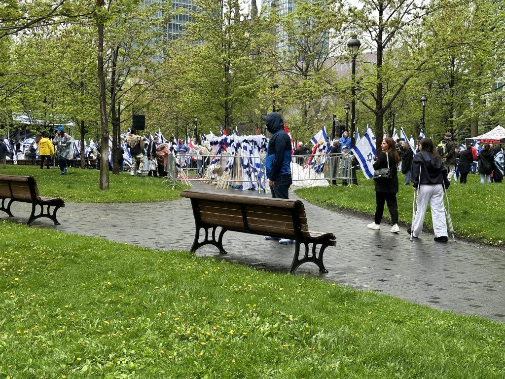 Pro-Israel rally in downtown Montreal at Place du Canada for Israel Independence Day. May 14, 2024. (CityNews Image)