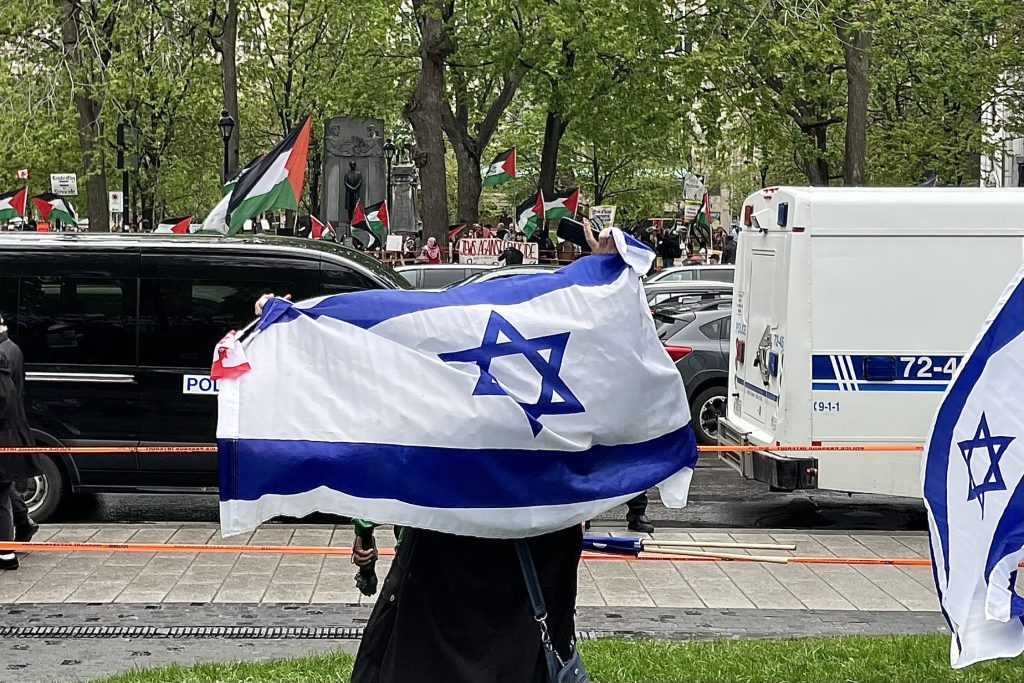 Pro-Israel rally in downtown Montreal at Place du Canada for Israel Independence Day. May 14, 2024. (CityNews Image)