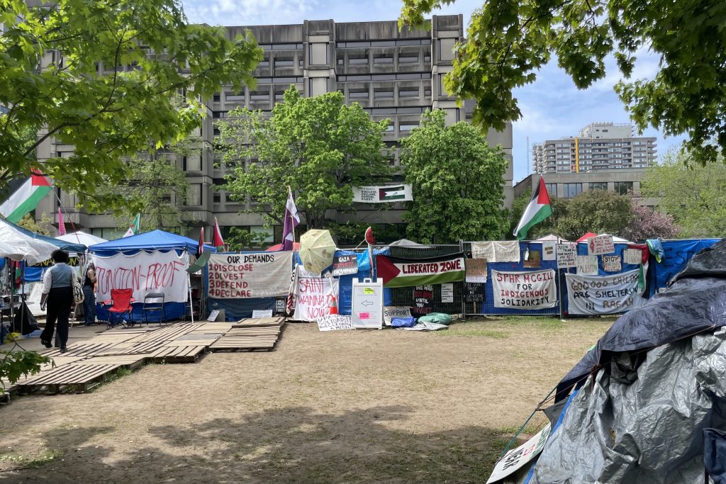 McGill pro-Palestinian encampment: no arrests after confrontation between demonstrators, counter-protesters