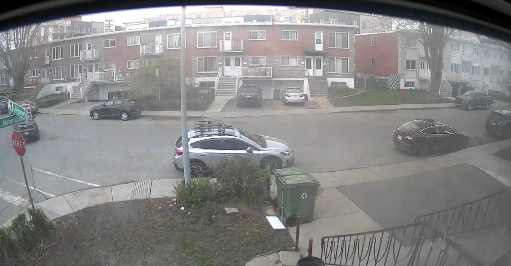 Photo of witness vehicle - Montreal police look for suspect and witnesses of an April 28 hit-and-run in LaSalle that left a child seriously injured. (Courtesy: SPVM)