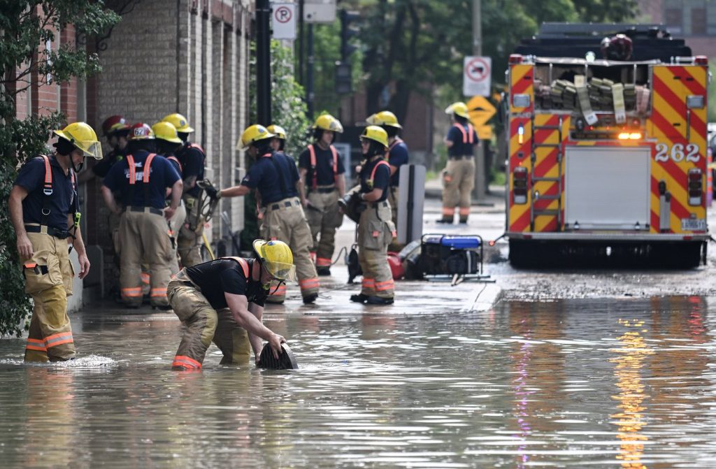 Cleanup underway after Montreal water main break floods streets, homes