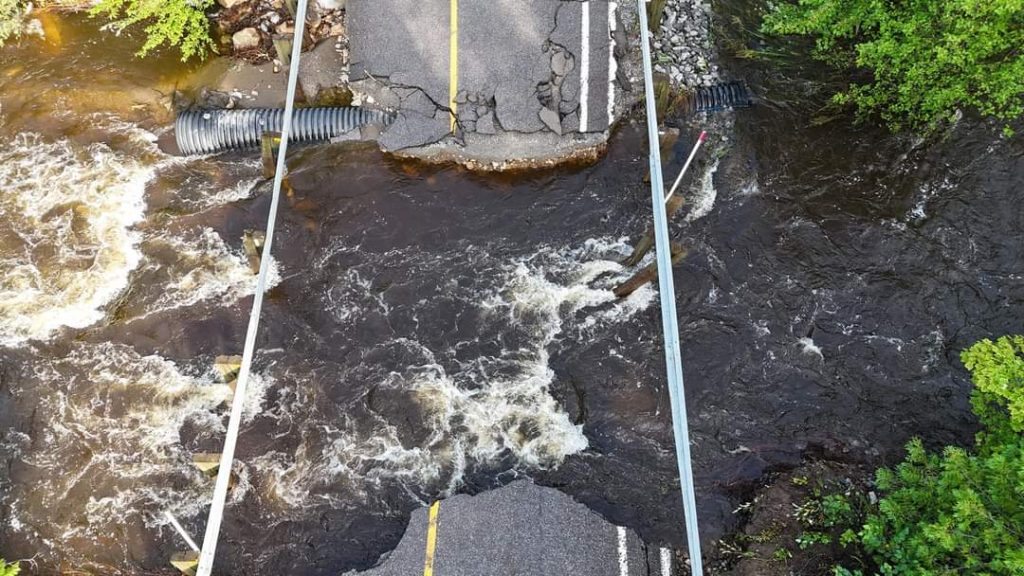 'Situation is improving’: Quebec public security minister visits storm-struck Sainte-Julienne