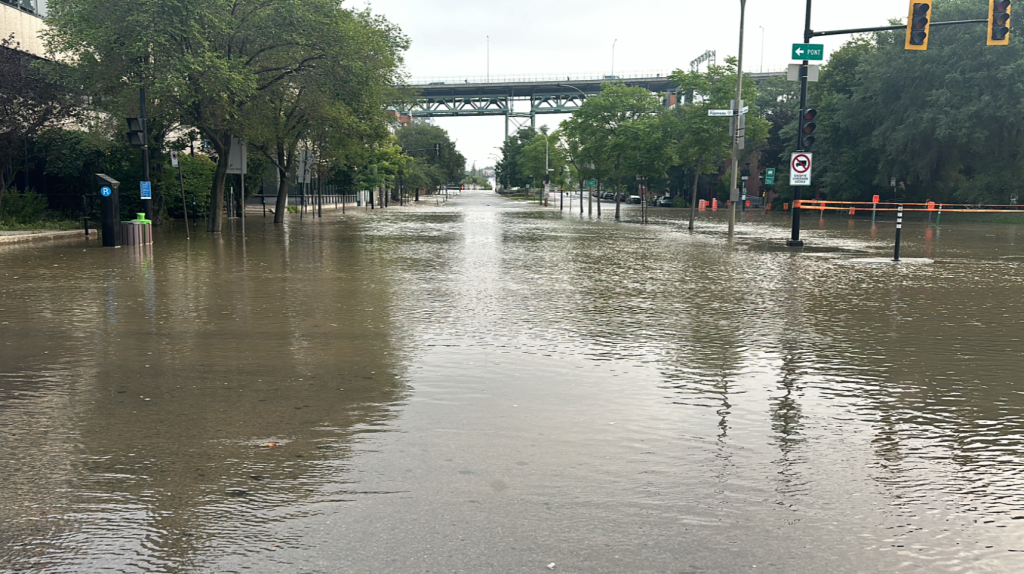 'Geyser' in Montreal after major water main break floods streets and homes near Jacques-Cartier Bridge