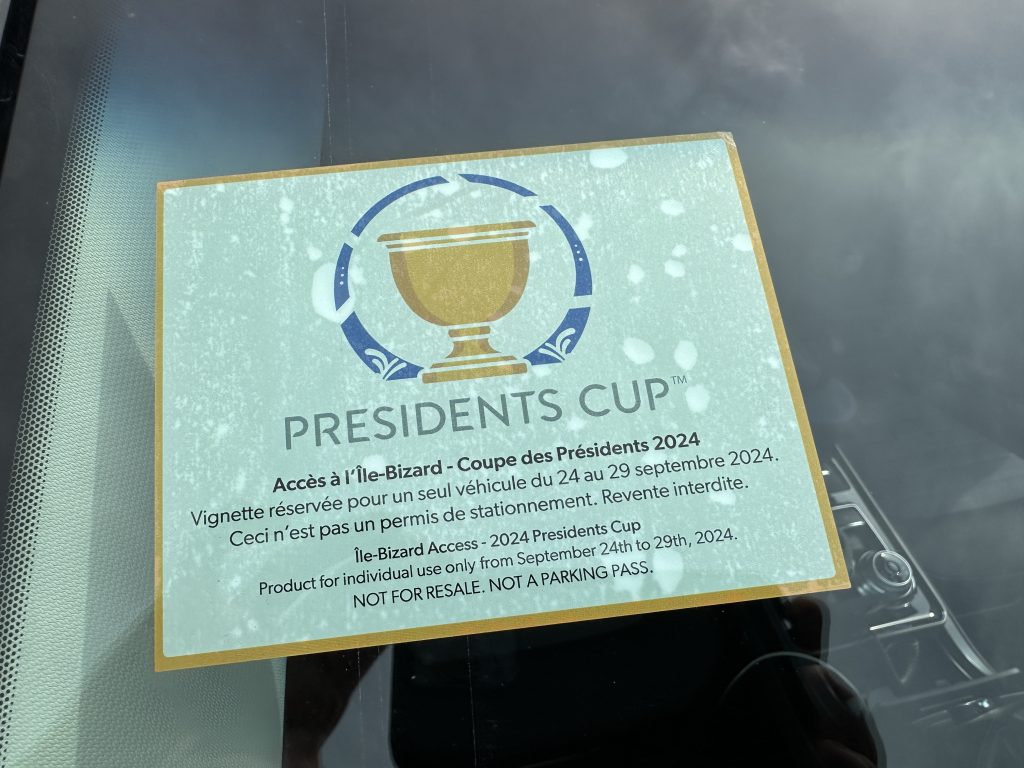 Presidents Cup vehicle pass to enter Île-Bizard.