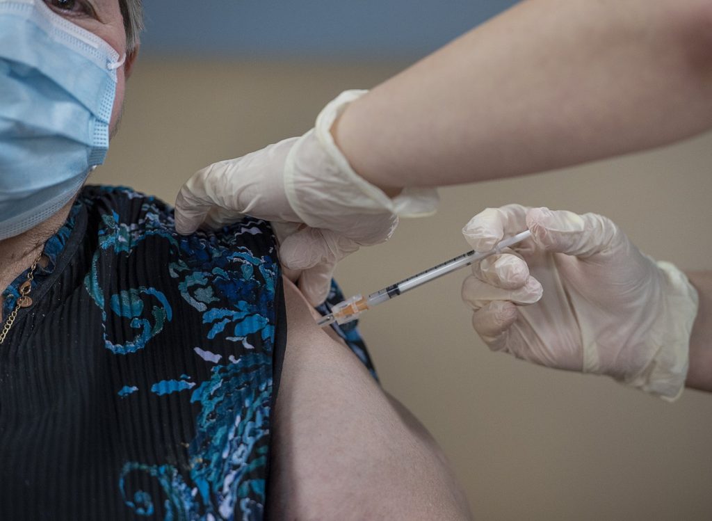 Doctors advise adding COVID-19 to your list of vaccines this cold and flu season