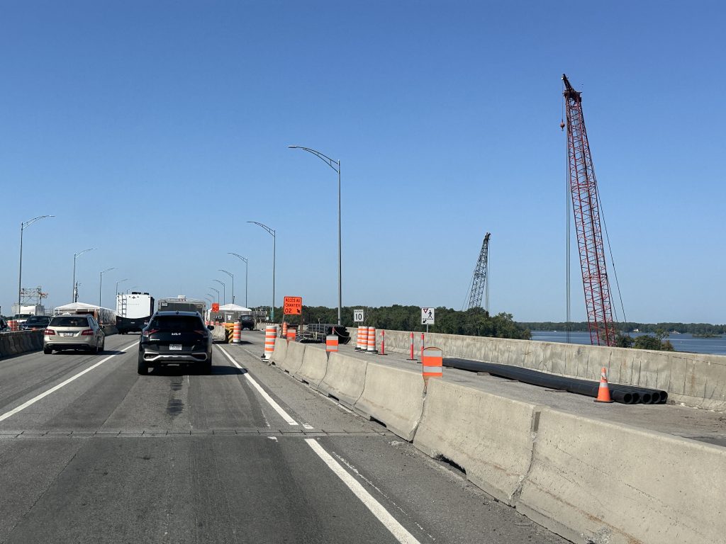 Construction crane at Île-aux-Tourtes bridge on Sept. 5. (Credit: Gareth Madoc-Jones/CityNews)