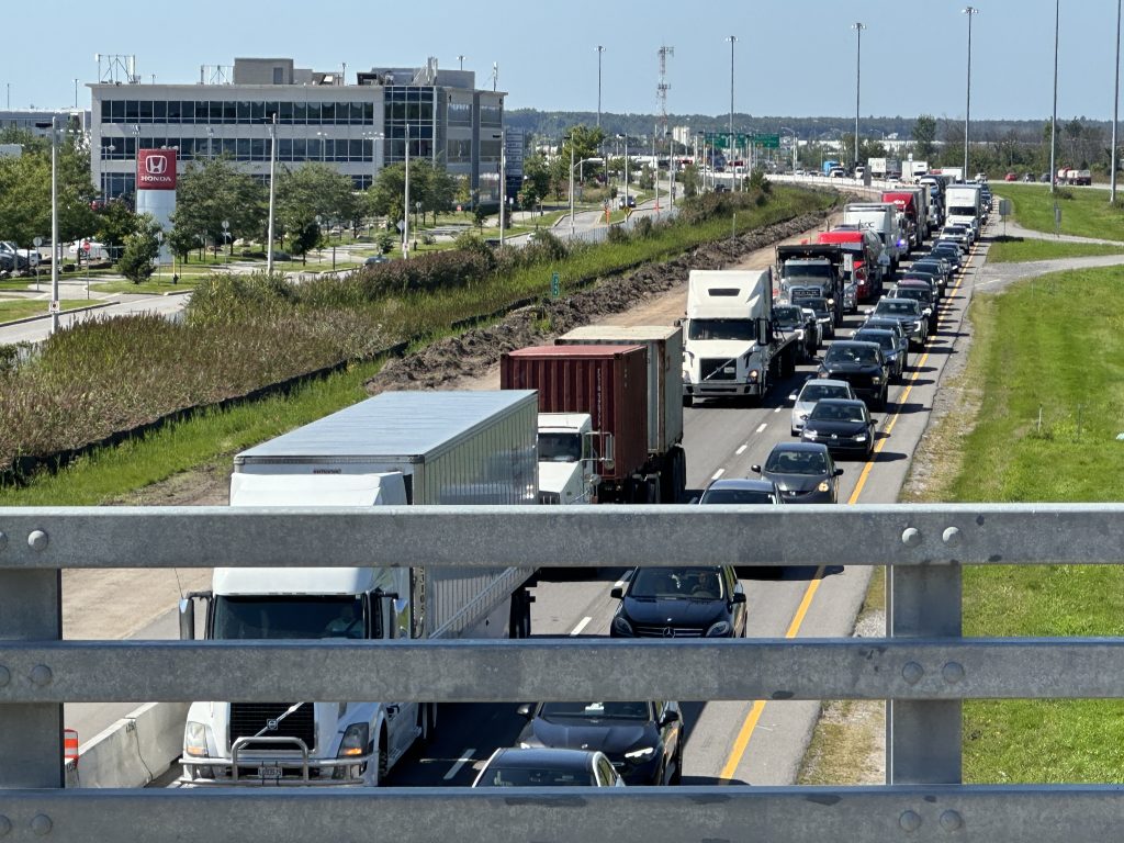 Traffic on highway 40 and Île-aux-Tourtes bridge in the distance on Sept. 5. (Credit: Gareth Madoc-Jones/CityNews)