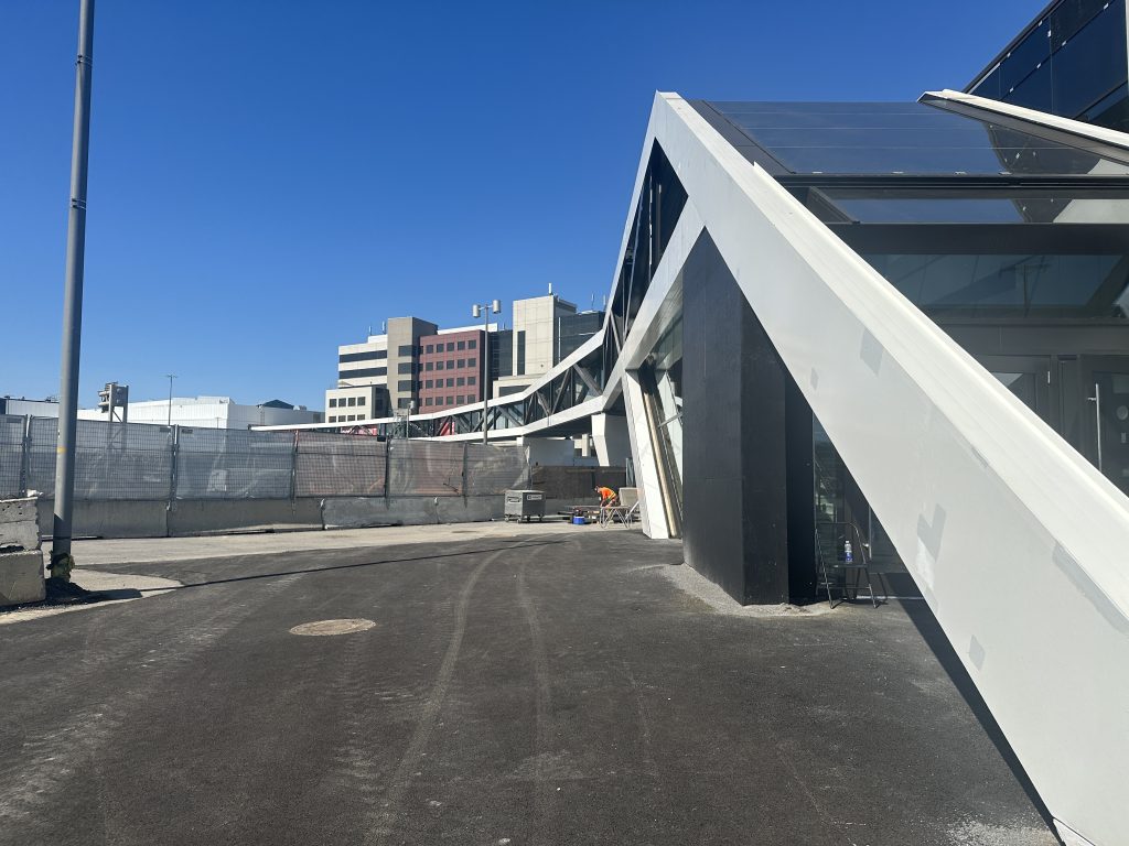 the pedestrian sky-bridge at royalmount mall