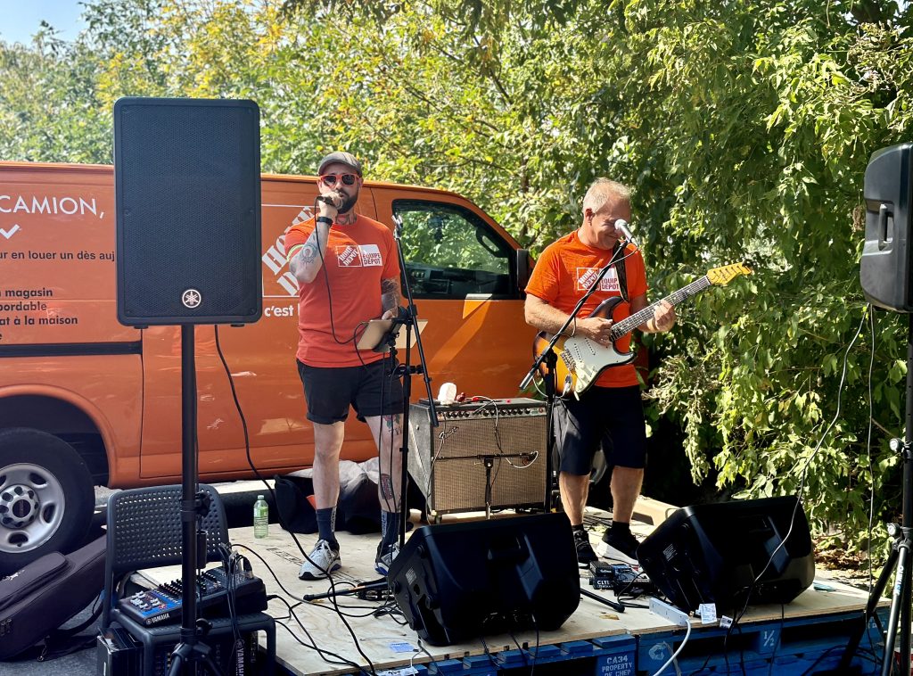 A live band. (Erin Seize, CityNews)