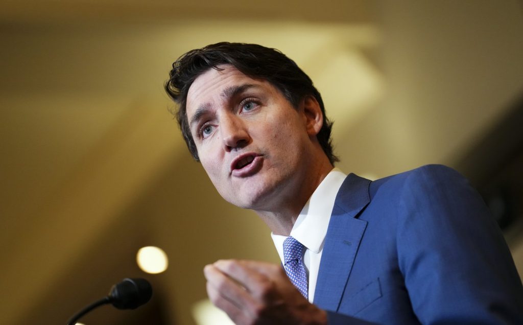 Liberals plan to send $250 cheques to Canadians, cutting GST on some items