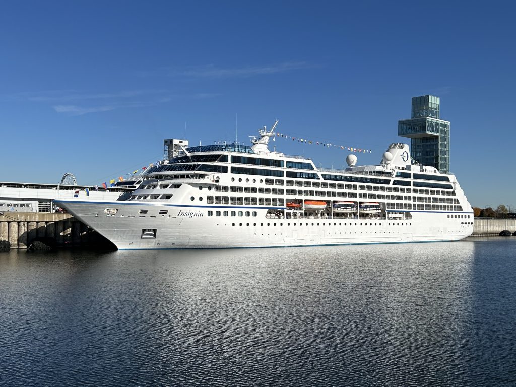 cruise ship 