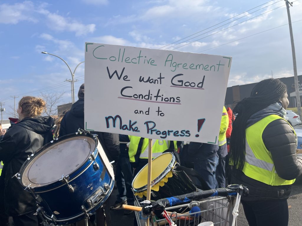 Canada Post employees want better working conditions and fair wages