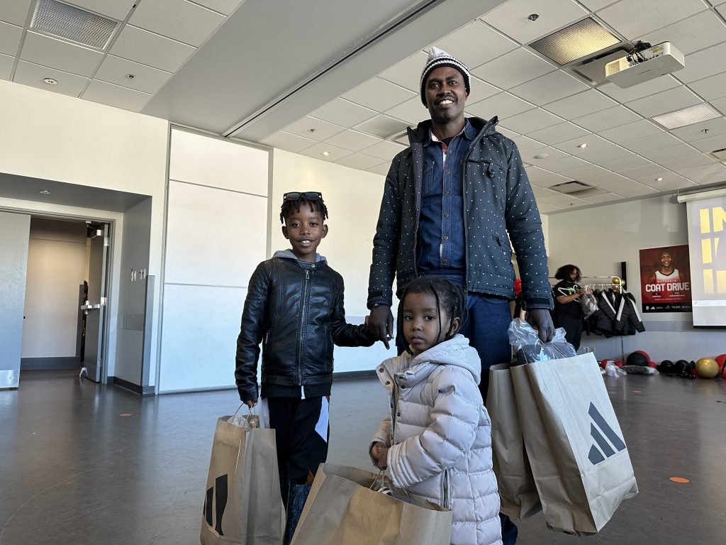 262 winter coats given to those in need in Montreal North – with the help of a NBA star