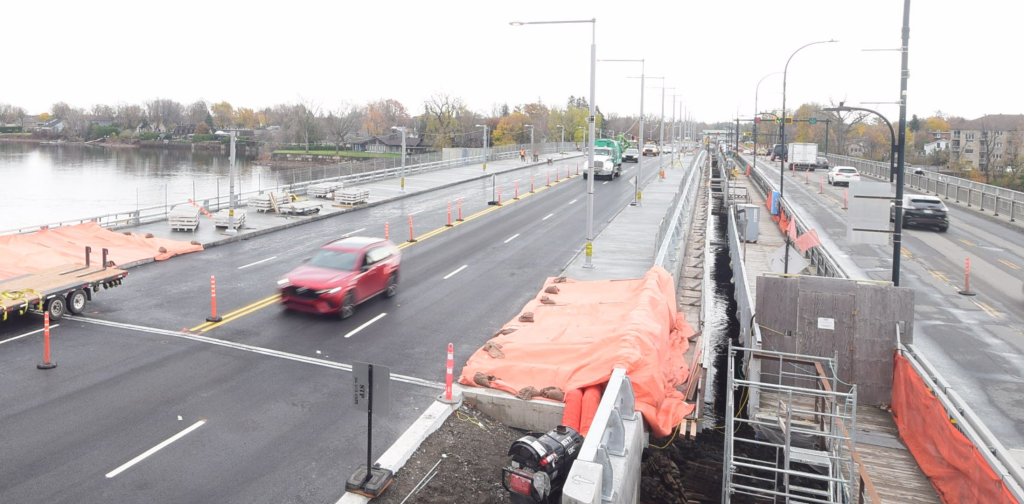 New Jacques-Bizard bridge open for motorists