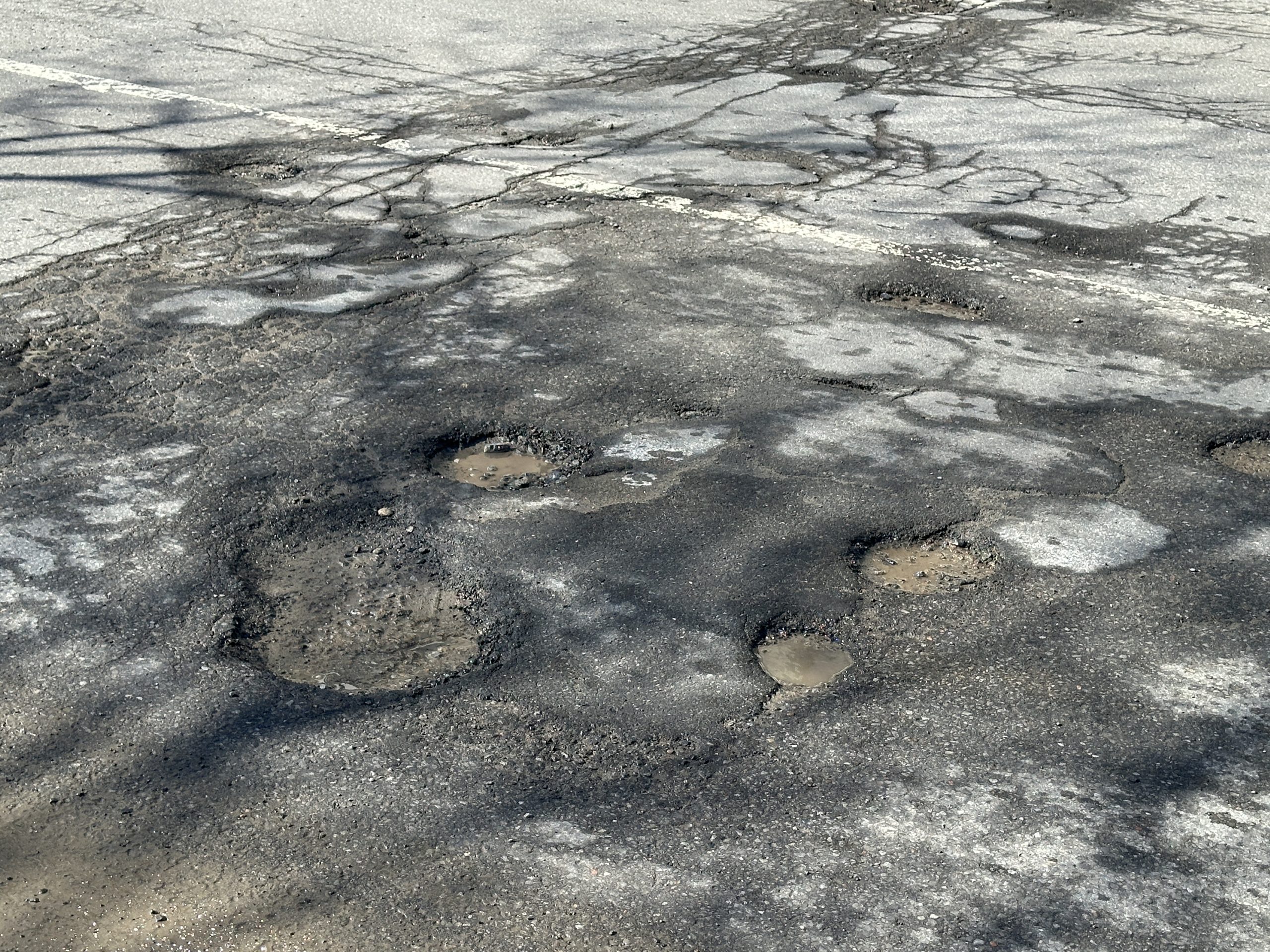 Montrealers battle potholes as city begins repair work