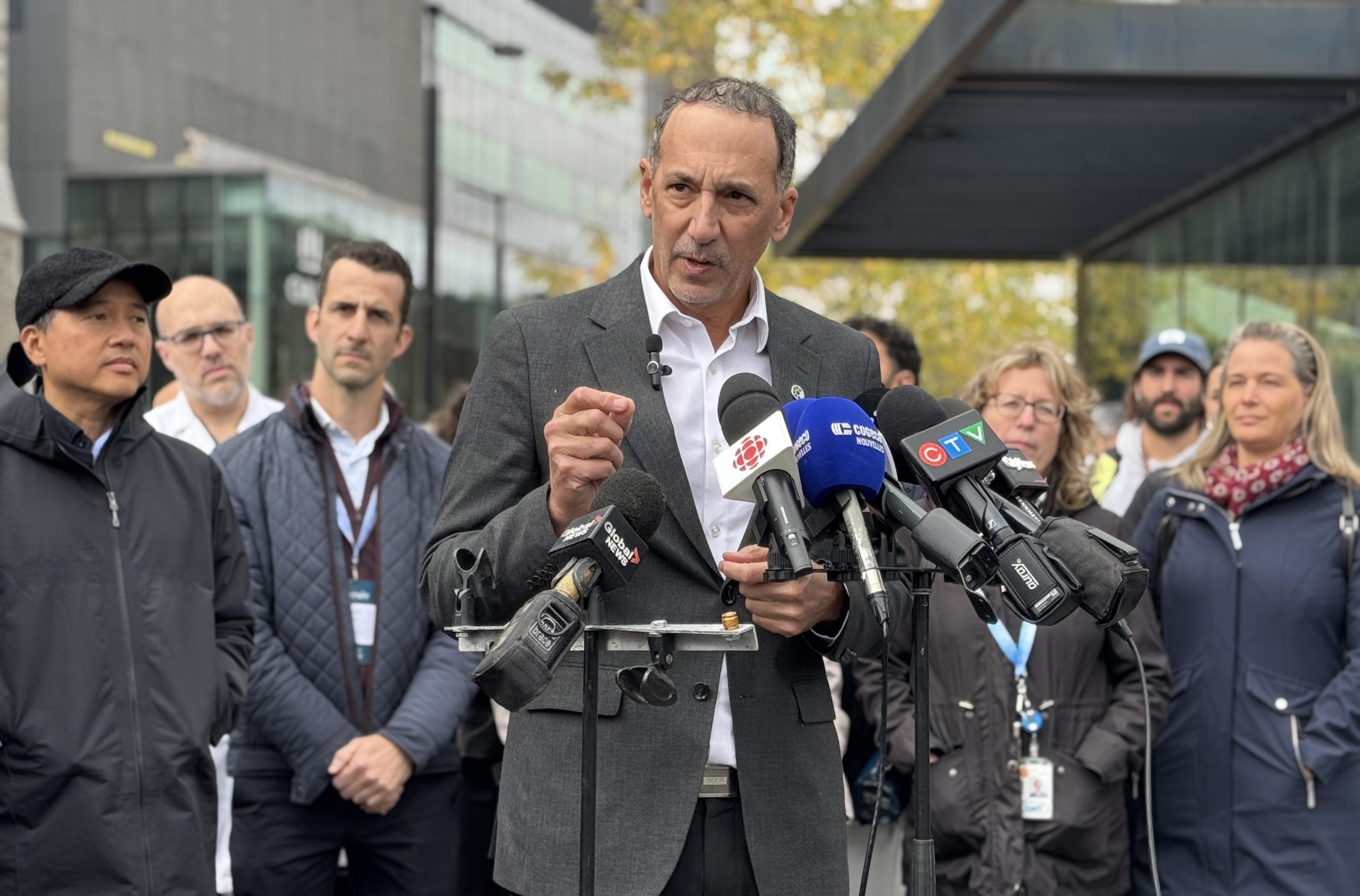 Legault government imposes special law on doctors, FMSQ announces legal challenge