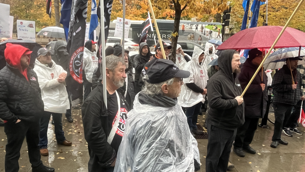 Protesta de Unifor frente a la oficina del primer ministro François Legault en Montreal el 30 de octubre de 2025. (CityNews)
