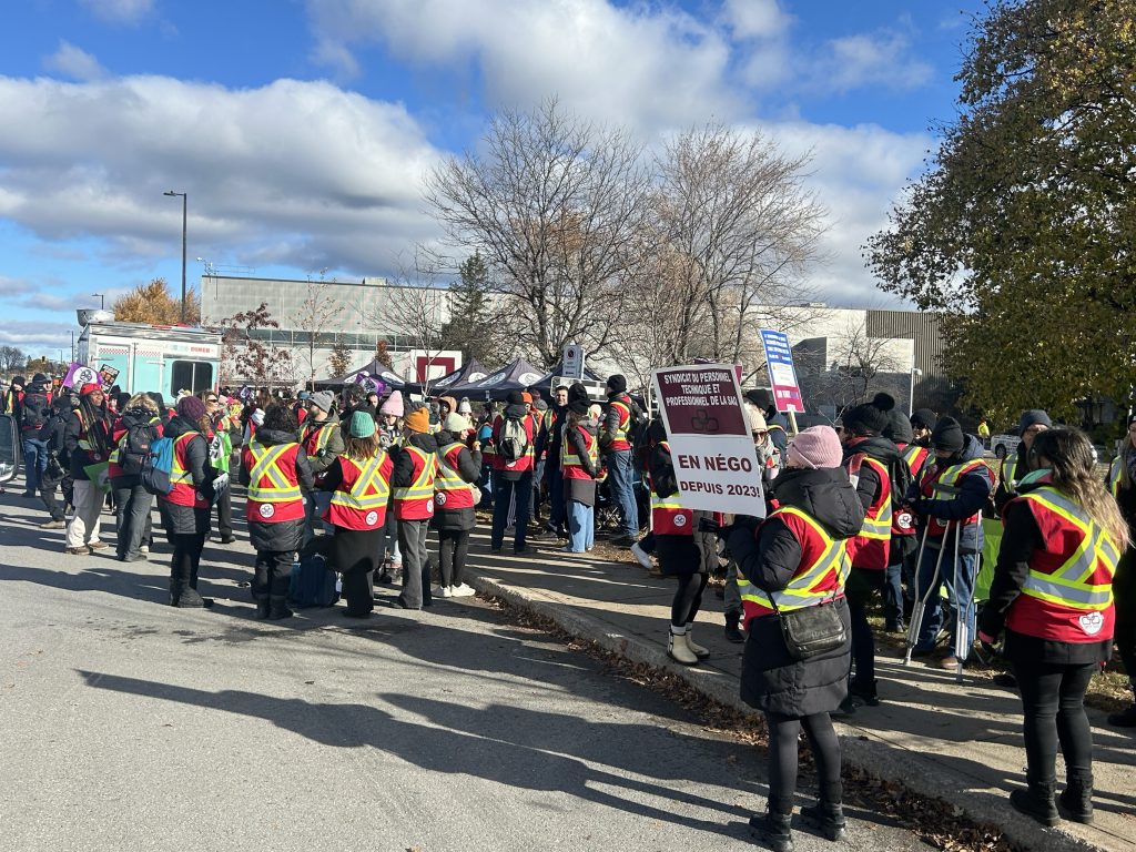Foto del piquete de los trabajadores de oficina de SAQ